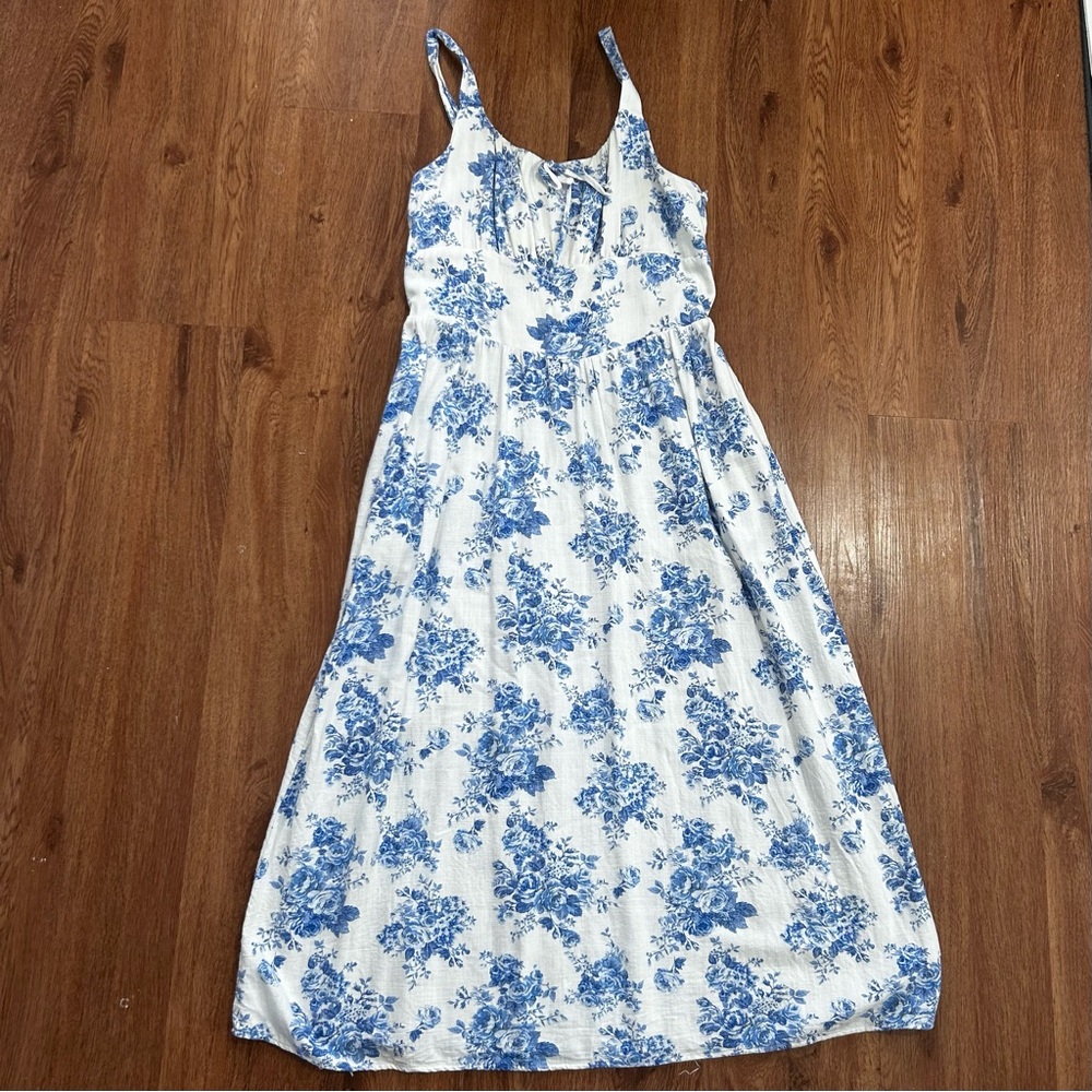 Elegant Blue Floral Midi Dress with side pockets